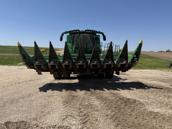 2021 John Deere C8R Equipment Image0