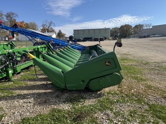 Image of John Deere C8R equipment image 3