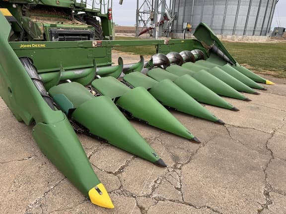 Image of John Deere C8R equipment image 1