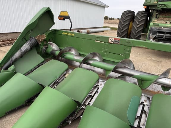 Image of John Deere C8R equipment image 3