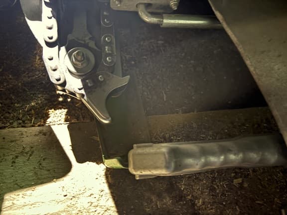 Image of John Deere C8R equipment image 3