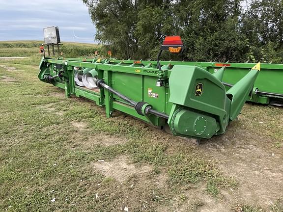 Image of John Deere C8R equipment image 2