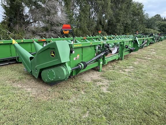 Image of John Deere C8R equipment image 1