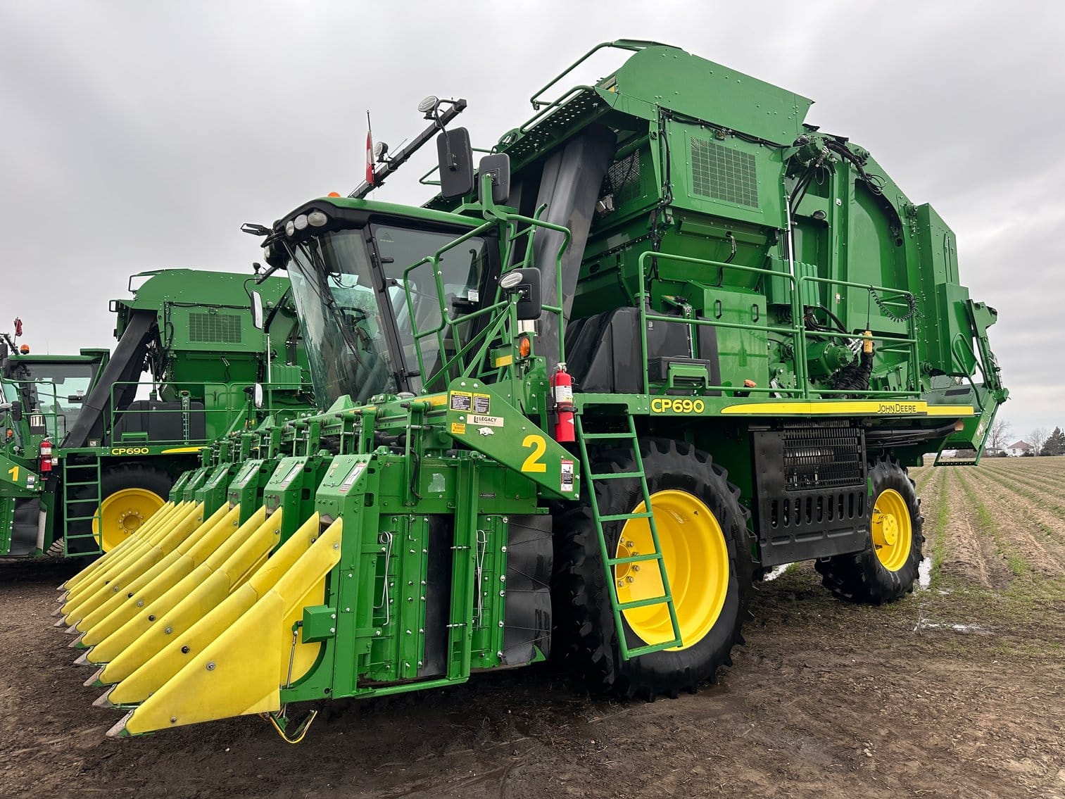 2021 John Deere CP690 Equipment Image0