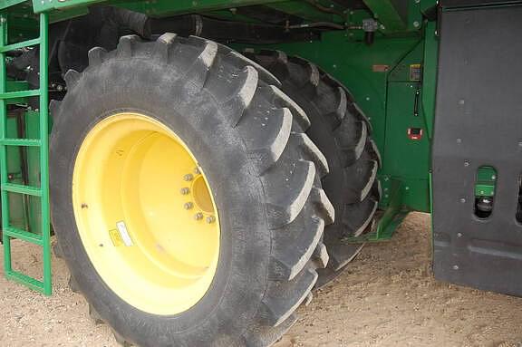 Image of John Deere CP690 equipment image 4