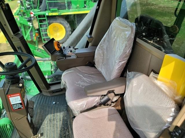 Image of John Deere CP690 equipment image 4