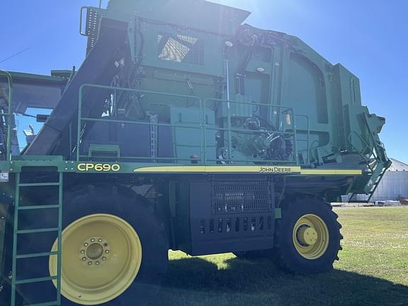 Image of John Deere CP690 equipment image 4