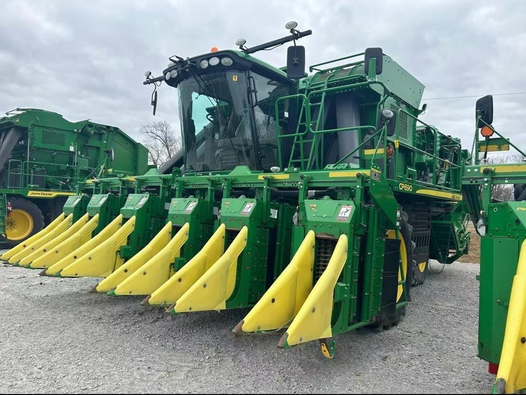 2021 John Deere CP690 Equipment Image0