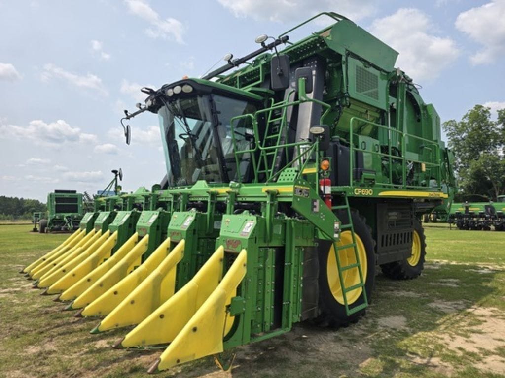 2021 John Deere CP690 Equipment Image0