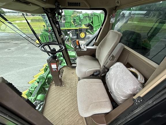 Image of John Deere CP690 equipment image 4