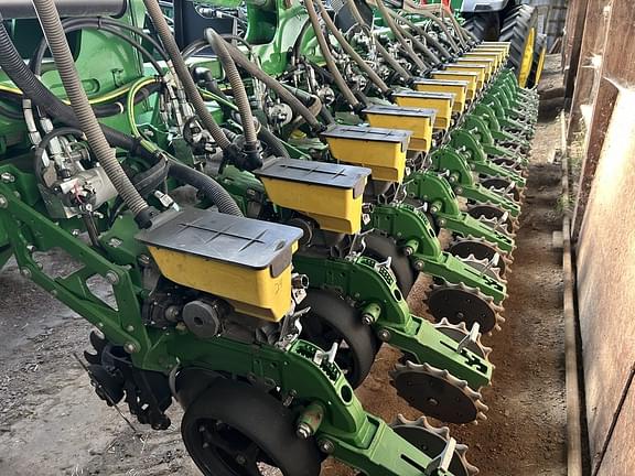 Image of John Deere DB60 equipment image 3