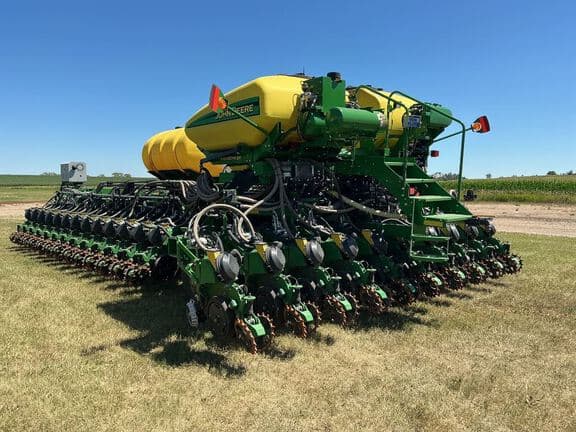Image of John Deere DB66 equipment image 1