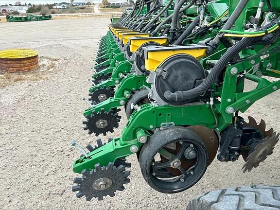 Image of John Deere DB90 equipment image 2