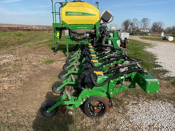 Image of John Deere DR12 equipment image 3