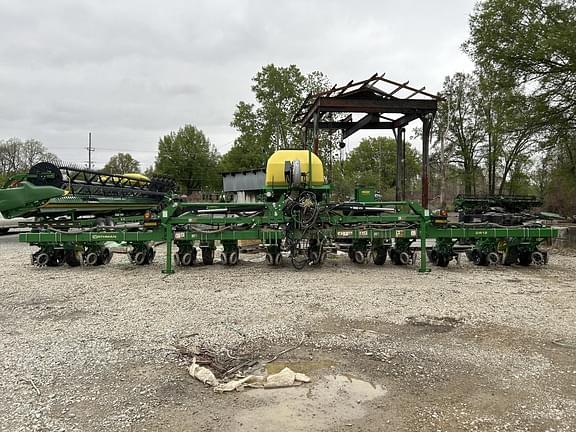 Image of John Deere DR12 equipment image 1