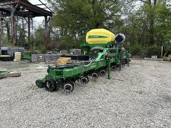 Image of John Deere DR12 equipment image 2