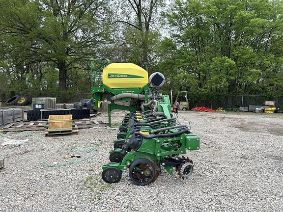 Image of John Deere DR12 equipment image 3