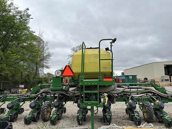 Image of John Deere DR12 equipment image 4