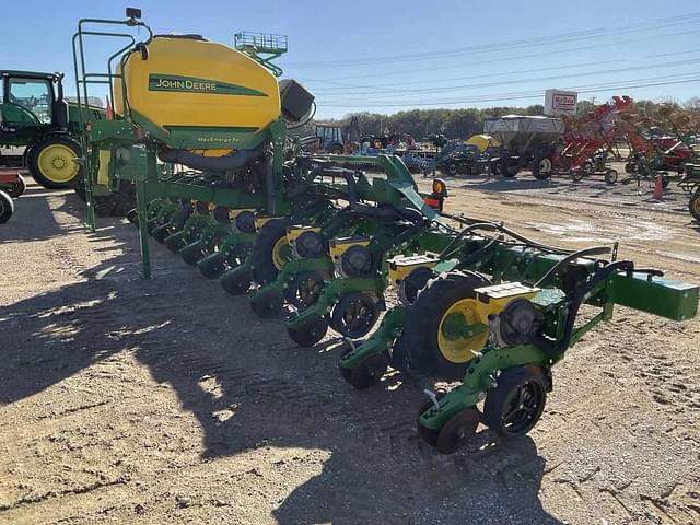 Image of John Deere DR12 equipment image 2