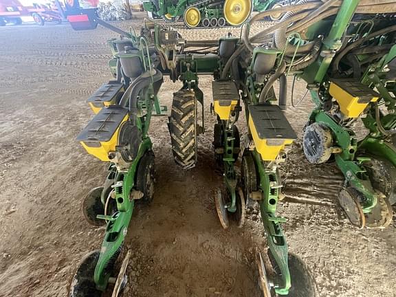 Image of John Deere DR12X equipment image 4