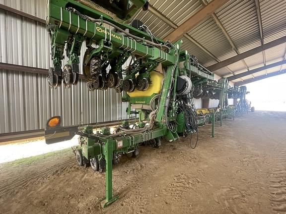 Image of John Deere DR12X equipment image 2