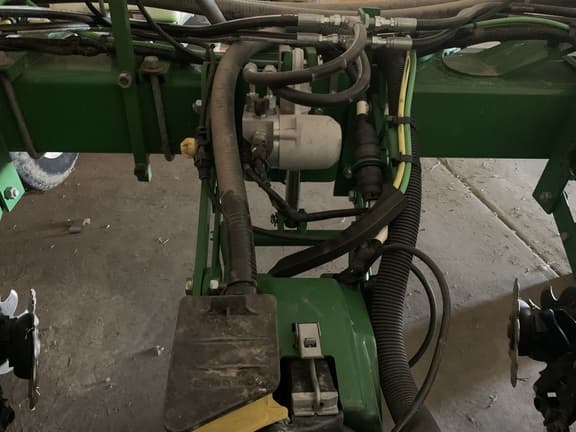 Image of John Deere DR16X equipment image 2