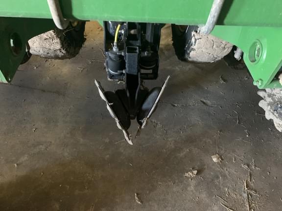 Image of John Deere DR16X equipment image 3