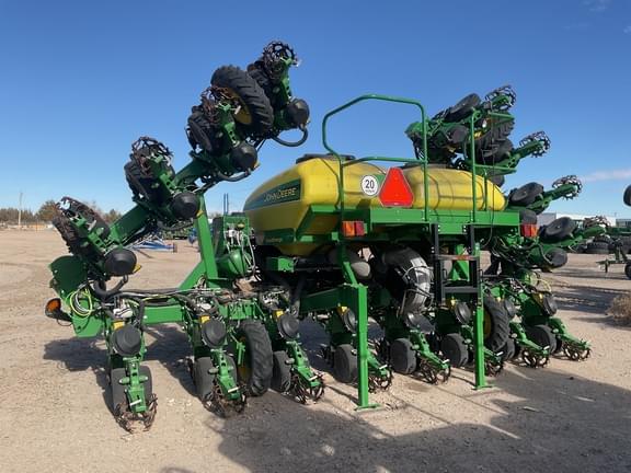 Image of John Deere DR16X equipment image 2
