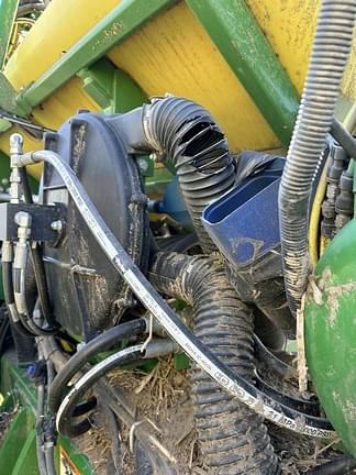 Image of John Deere DR16X equipment image 4