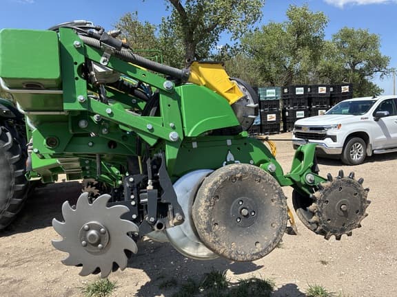 Image of John Deere DR16X equipment image 1
