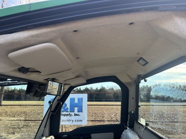 Image of John Deere XUV 835R equipment image 2