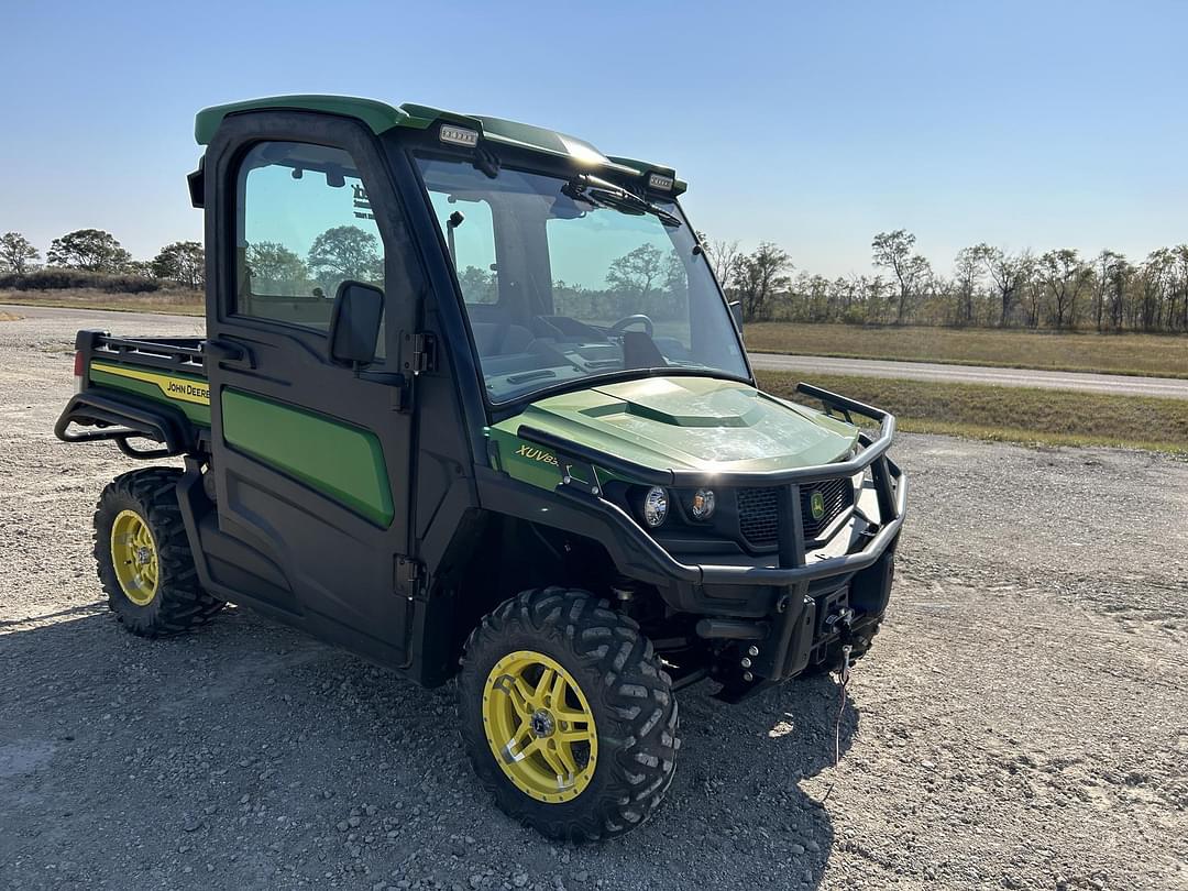 Image of John Deere XUV 835R Primary image