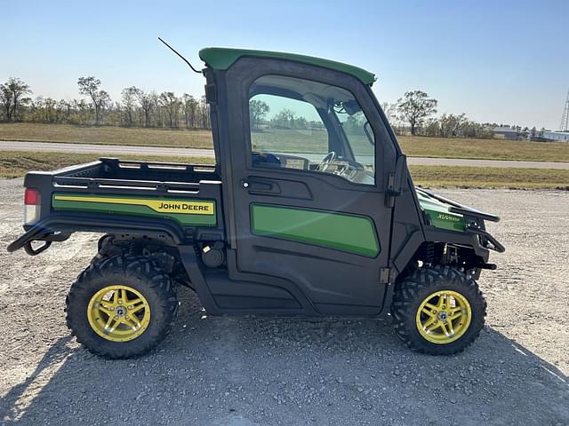 Image of John Deere XUV 835R equipment image 1