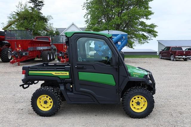 Image of John Deere XUV 835R equipment image 4