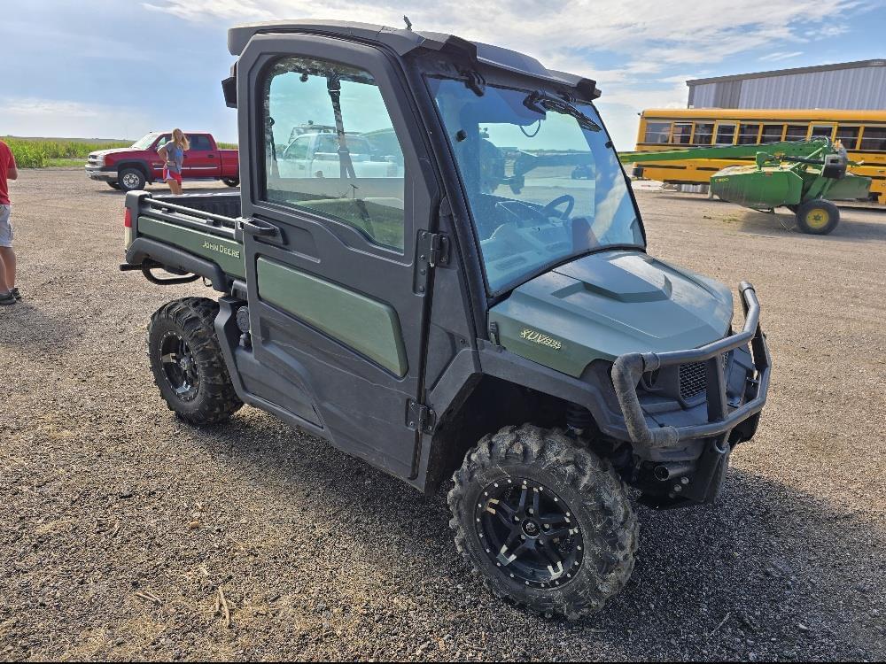Image of John Deere XUV 835R Primary image
