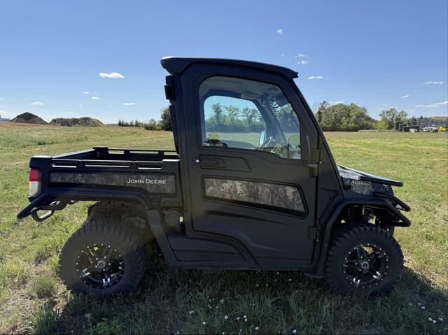 Image of John Deere Gator XUV 835R equipment image 4