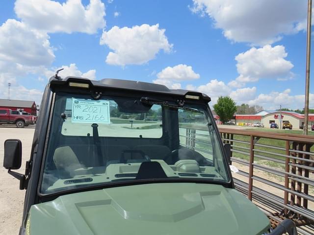 Image of John Deere XUV 865R equipment image 2