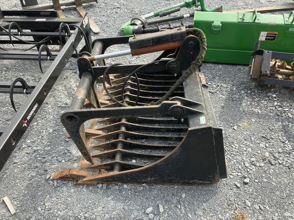 Image of John Deere Grapple Image 0