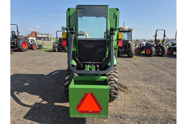 Image of John Deere 2025R equipment image 2