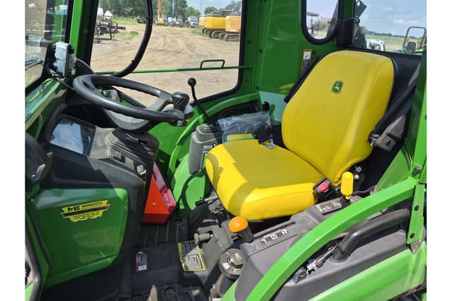 Image of John Deere 2025R equipment image 4