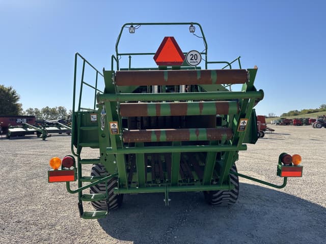 Image of John Deere L341 equipment image 3