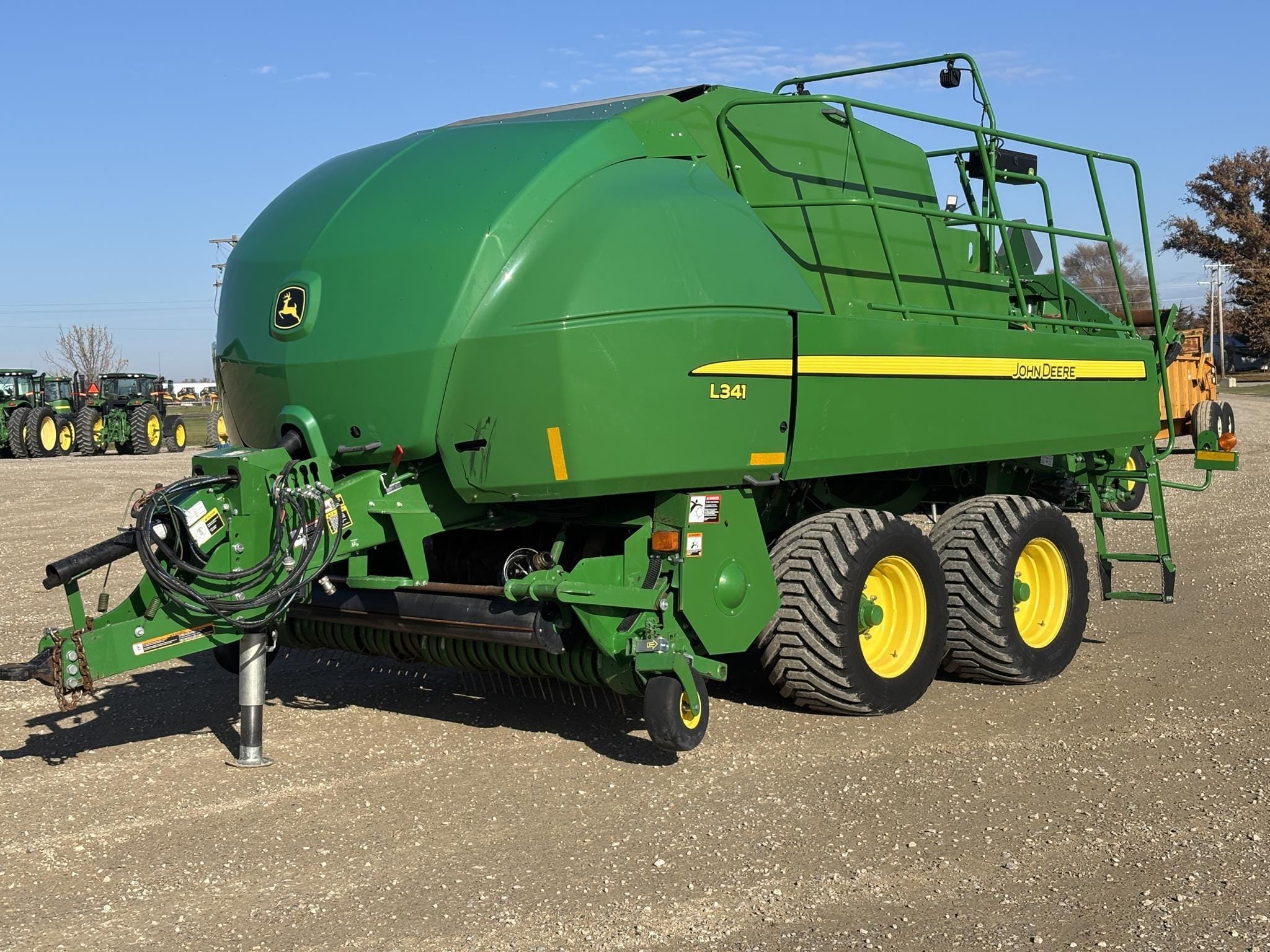 2021 John Deere L341 Equipment Image0
