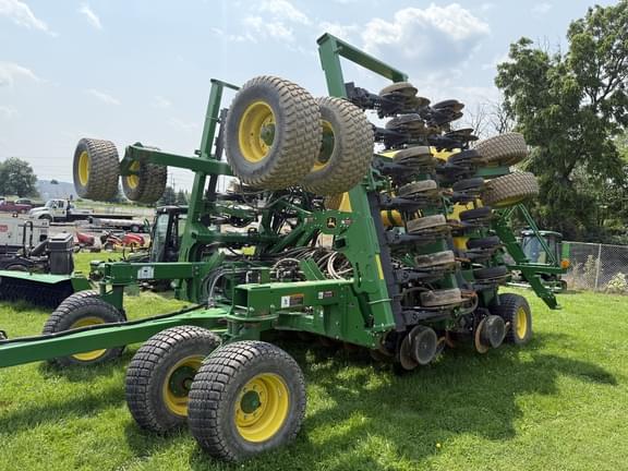 Image of John Deere N530C equipment image 4