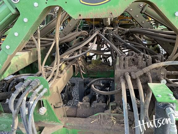 Image of John Deere N536C equipment image 4