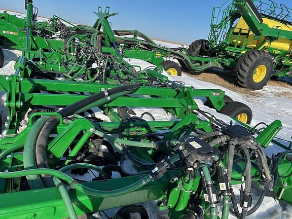 Image of John Deere N560F equipment image 3