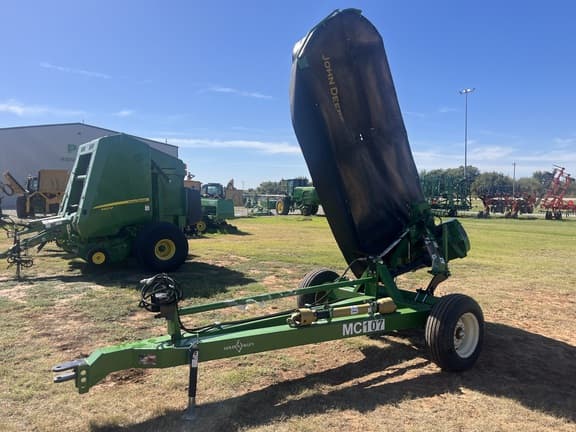 Image of John Deere R310 equipment image 1