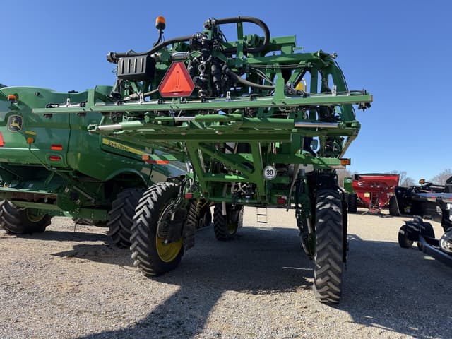 Image of John Deere R4030 equipment image 3