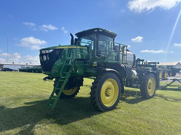 Image of John Deere R4030 equipment image 1