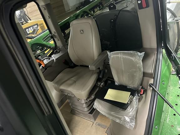 Image of John Deere R4030 equipment image 2