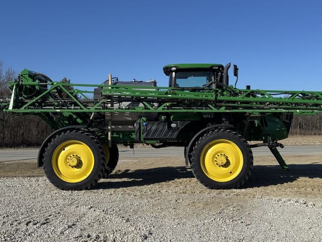 Image of John Deere R4038 equipment image 4
